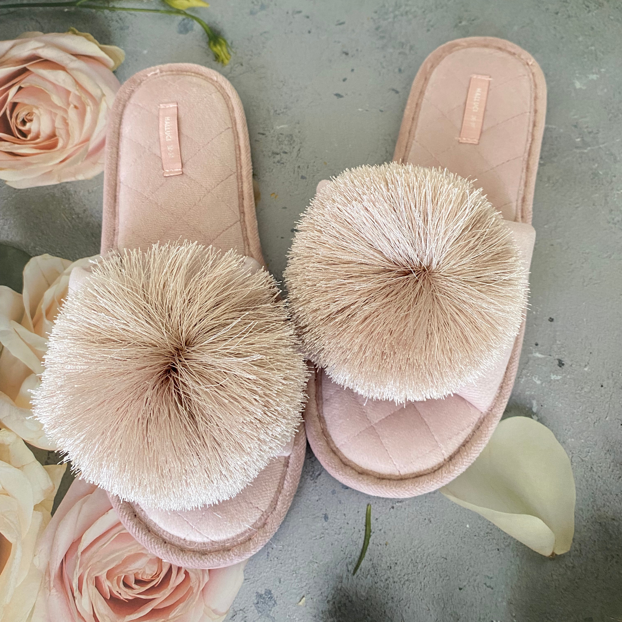 Women Open-toe Pom-pom Slippers