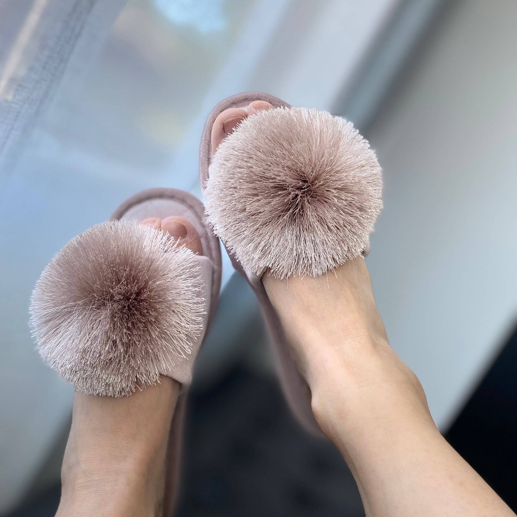 Women Open-toe Pom-pom Slippers